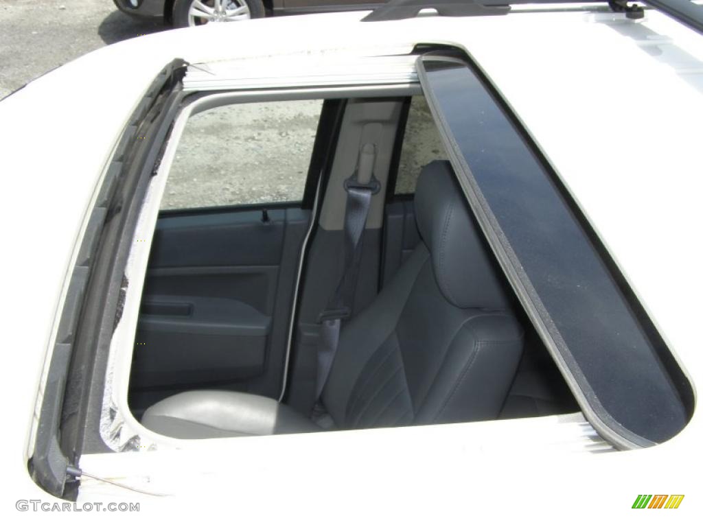 2007 Grand Cherokee Laredo 4x4 - Stone White / Medium Slate Gray photo #6