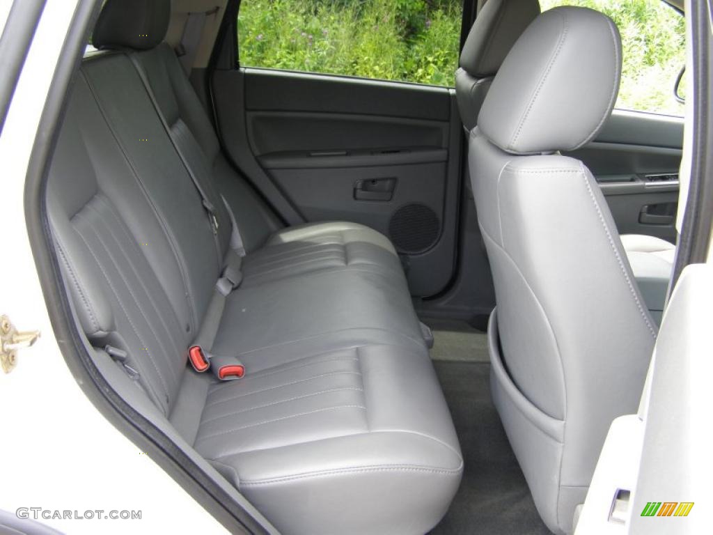 2007 Grand Cherokee Laredo 4x4 - Stone White / Medium Slate Gray photo #7