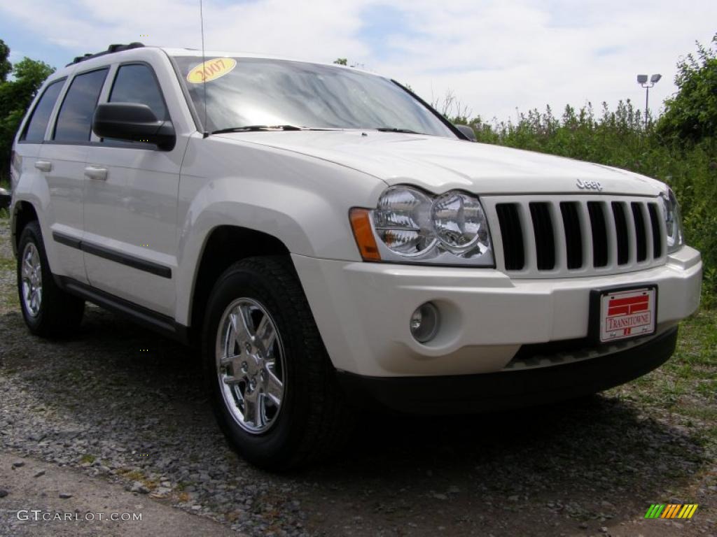 2007 Grand Cherokee Laredo 4x4 - Stone White / Medium Slate Gray photo #13