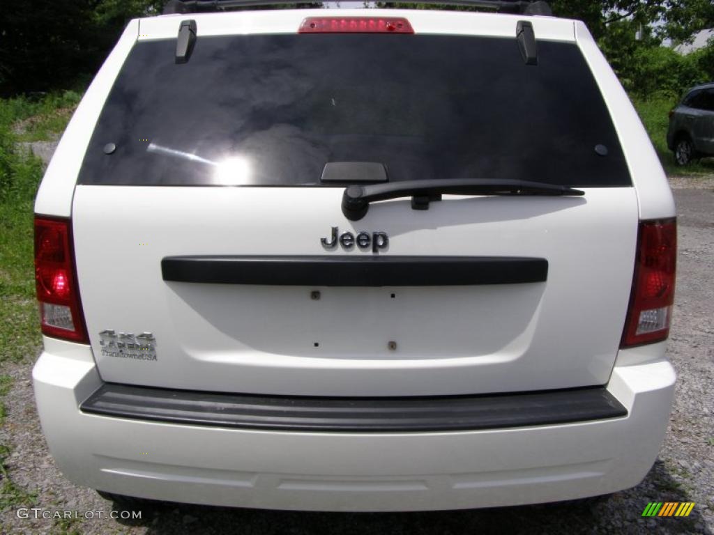 2007 Grand Cherokee Laredo 4x4 - Stone White / Medium Slate Gray photo #15