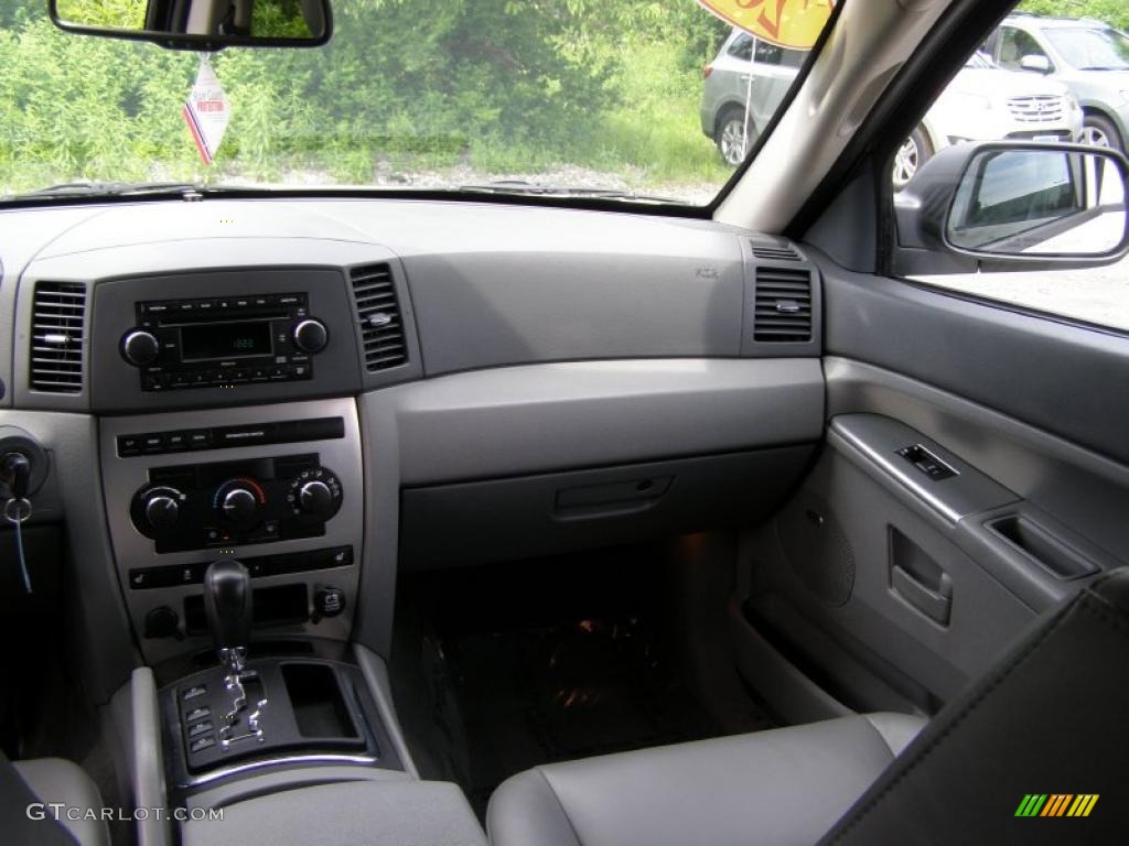 2007 Grand Cherokee Laredo 4x4 - Stone White / Medium Slate Gray photo #18