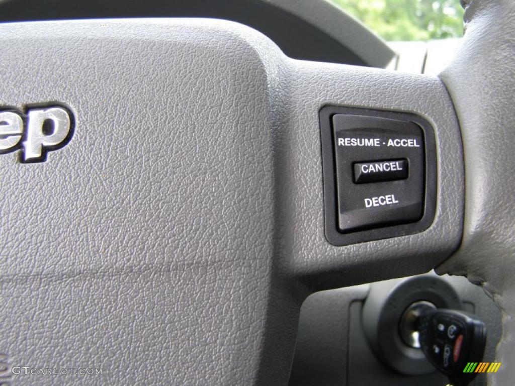 2007 Grand Cherokee Laredo 4x4 - Stone White / Medium Slate Gray photo #21