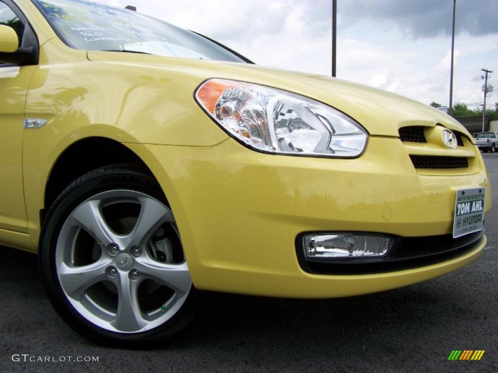 2010 Accent SE 3 Door - Mellow Yellow / Black photo #2
