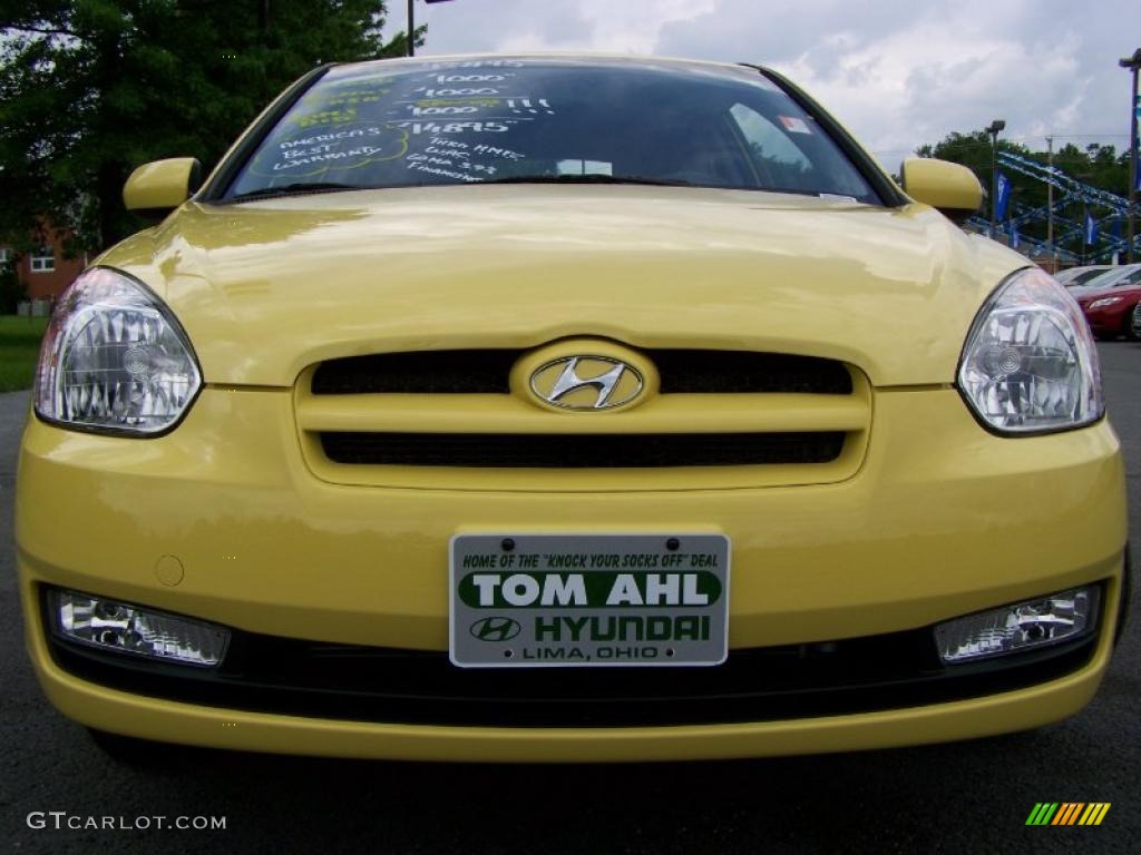 2010 Accent SE 3 Door - Mellow Yellow / Black photo #3