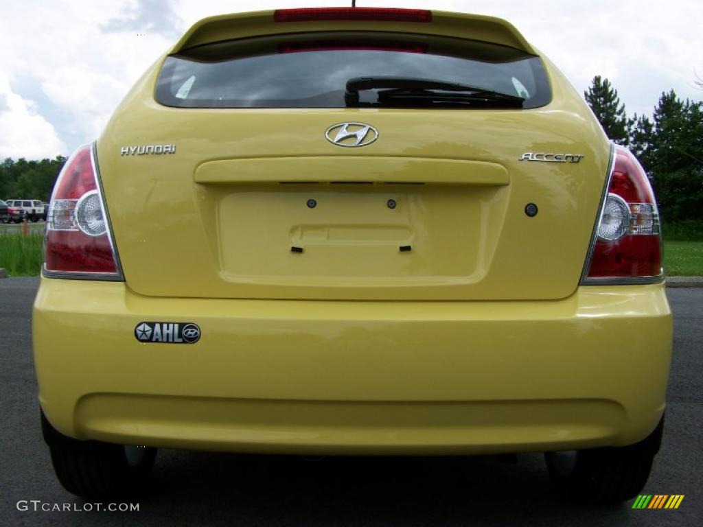 2010 Accent SE 3 Door - Mellow Yellow / Black photo #6