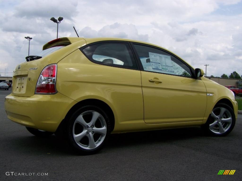 2010 Accent SE 3 Door - Mellow Yellow / Black photo #7