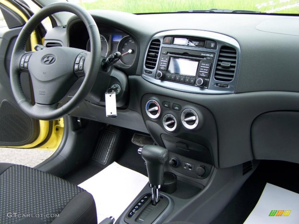 2010 Accent SE 3 Door - Mellow Yellow / Black photo #15
