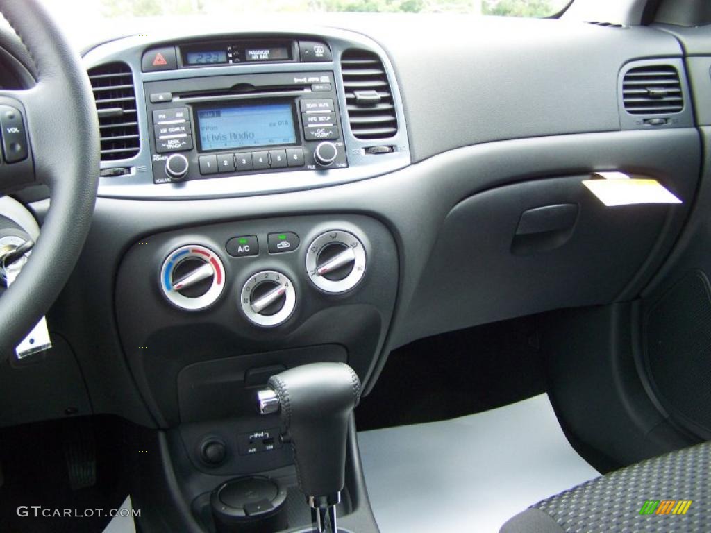 2010 Accent SE 3 Door - Mellow Yellow / Black photo #19