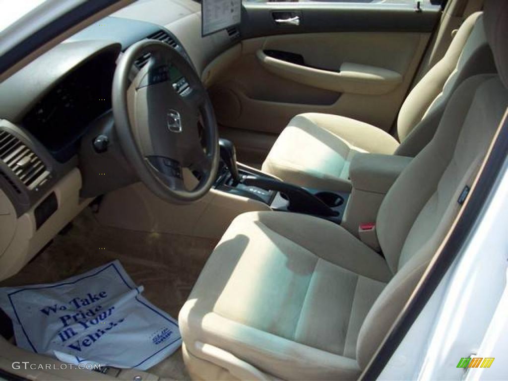 2007 Accord SE Sedan - Taffeta White / Gray photo #10