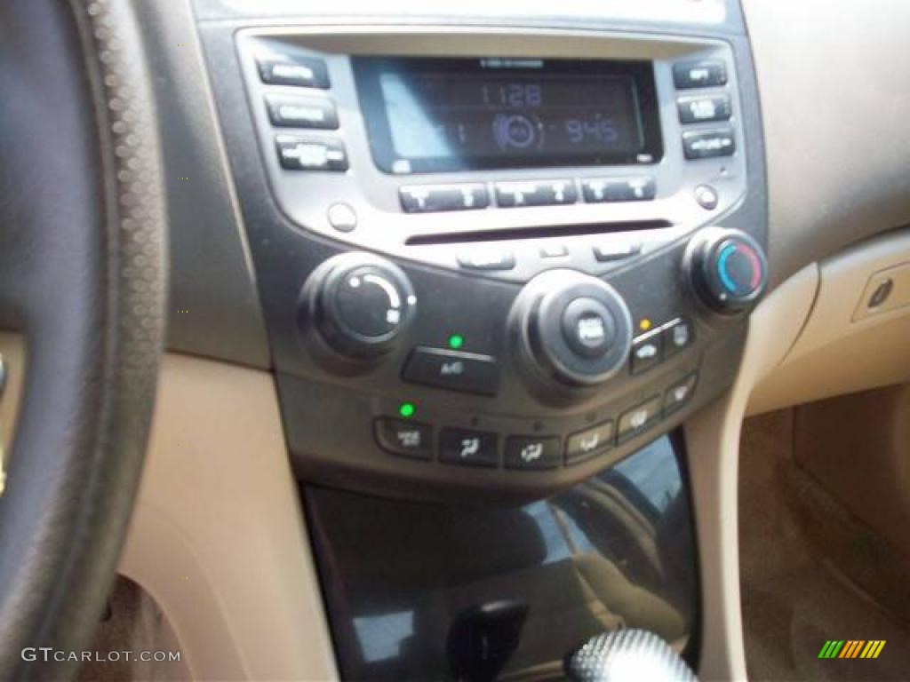 2007 Accord SE Sedan - Taffeta White / Gray photo #12