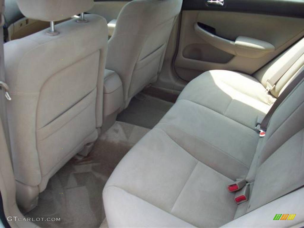 2007 Accord SE Sedan - Taffeta White / Gray photo #13