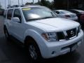 Avalanche White - Pathfinder SE 4x4 Photo No. 3