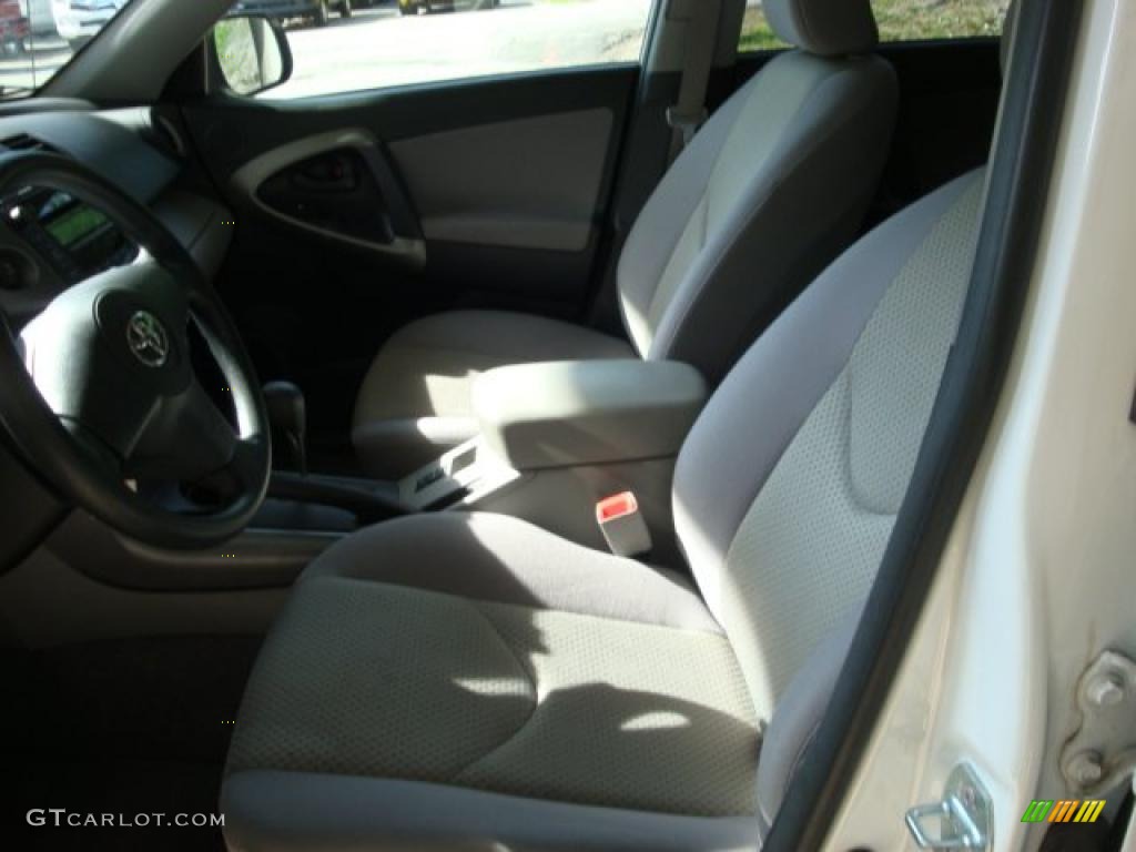 2007 RAV4 4WD - Super White / Ash Gray photo #8