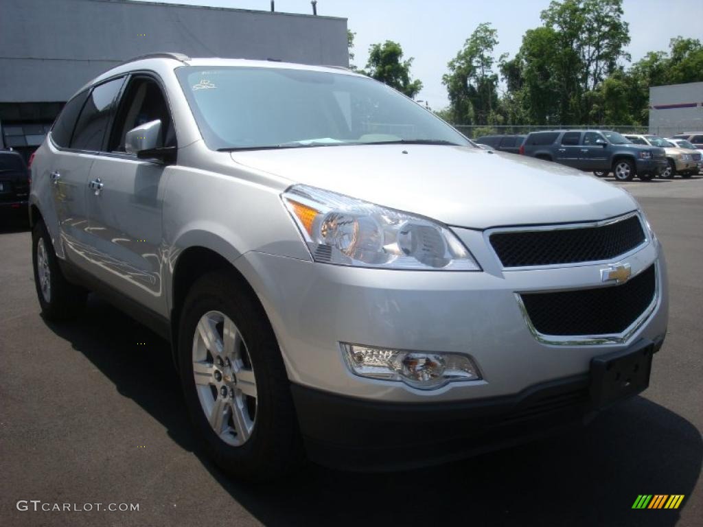 2010 Traverse LT AWD - Silver Ice Metallic / Dark Gray/Light Gray photo #7