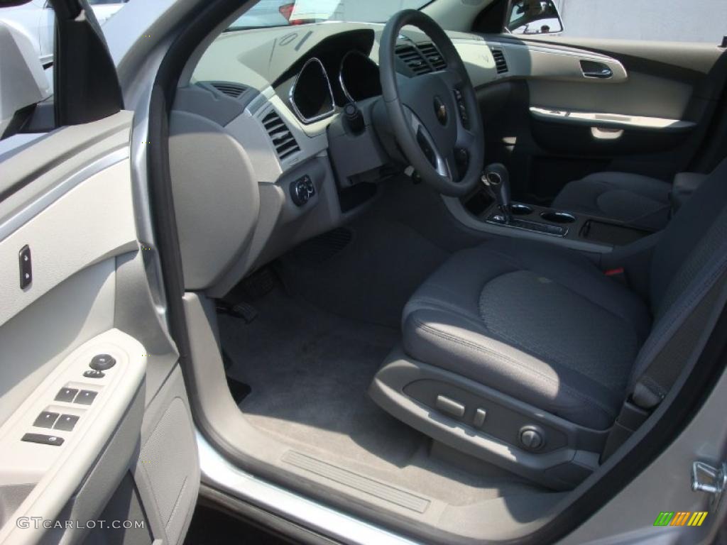 2010 Traverse LT AWD - Silver Ice Metallic / Dark Gray/Light Gray photo #11