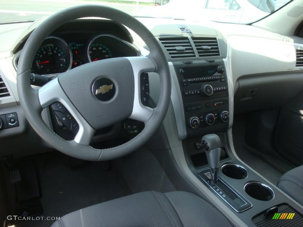 2010 Traverse LT AWD - Silver Ice Metallic / Dark Gray/Light Gray photo #12