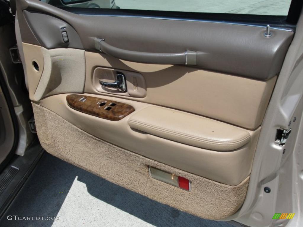 1997 Town Car Signature - Light Prairie Tan Metallic / Beige photo #21