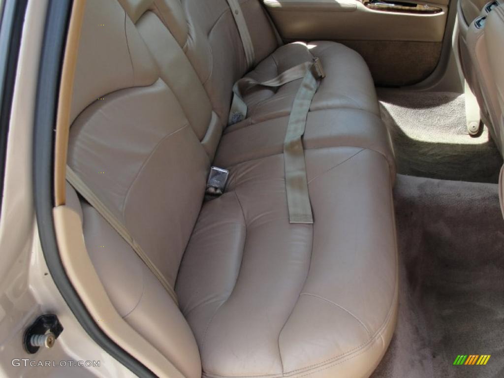 1997 Town Car Signature - Light Prairie Tan Metallic / Beige photo #25