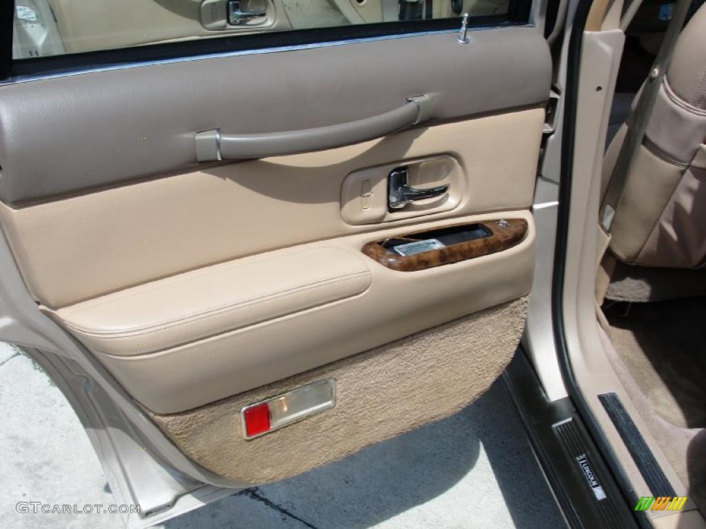 1997 Town Car Signature - Light Prairie Tan Metallic / Beige photo #27