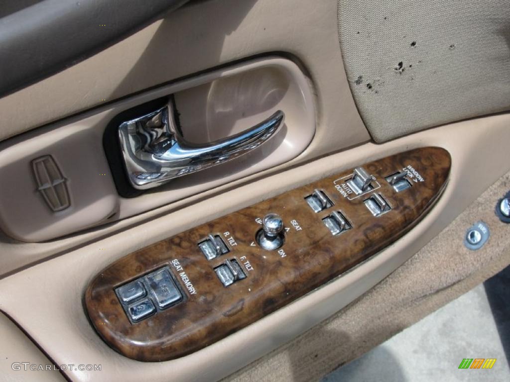1997 Town Car Signature - Light Prairie Tan Metallic / Beige photo #30