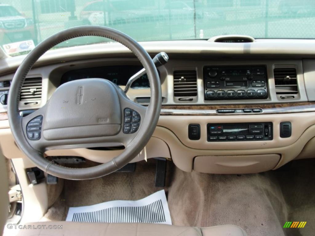 1997 Town Car Signature - Light Prairie Tan Metallic / Beige photo #33
