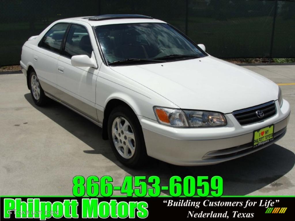 2000 Camry LE - Super White / Oak photo #1