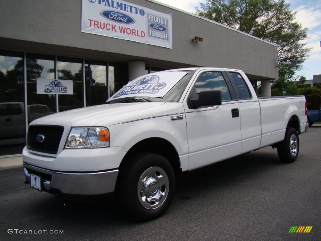 2006 F150 XLT SuperCab 4x4 - Oxford White / Medium/Dark Flint photo #2
