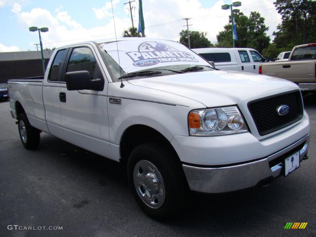 2006 F150 XLT SuperCab 4x4 - Oxford White / Medium/Dark Flint photo #4