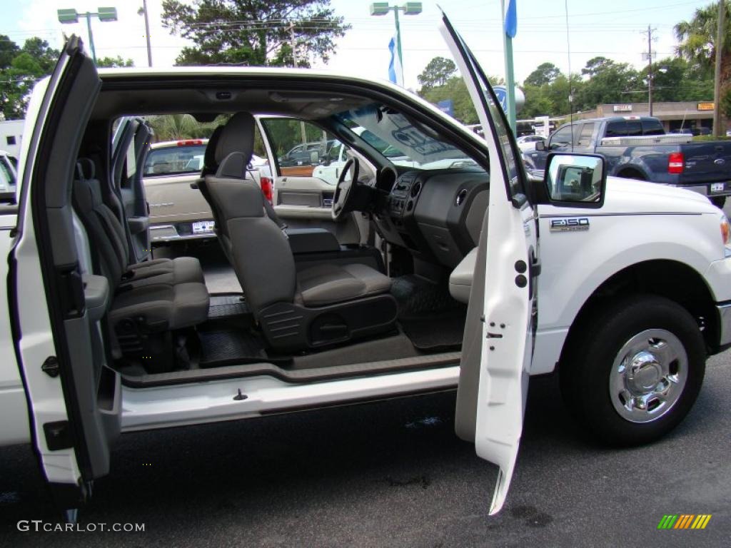 2006 F150 XLT SuperCab 4x4 - Oxford White / Medium/Dark Flint photo #16