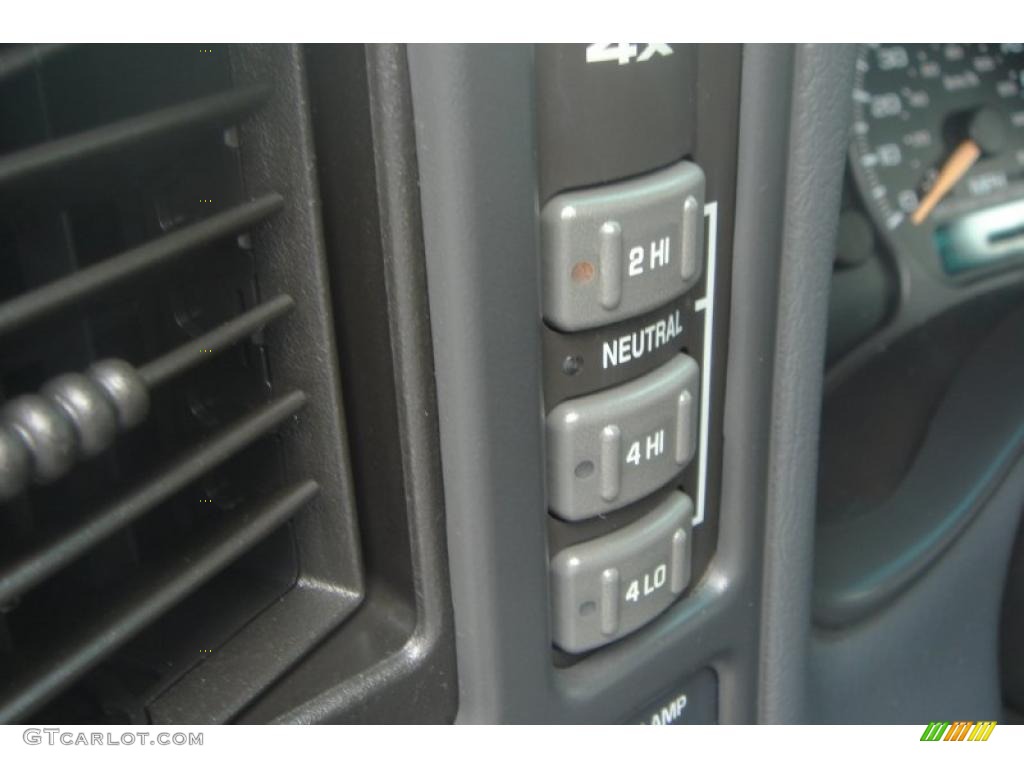 2002 Silverado 2500 LS Crew Cab 4x4 - Medium Charcoal Gray Metallic / Graphite photo #30