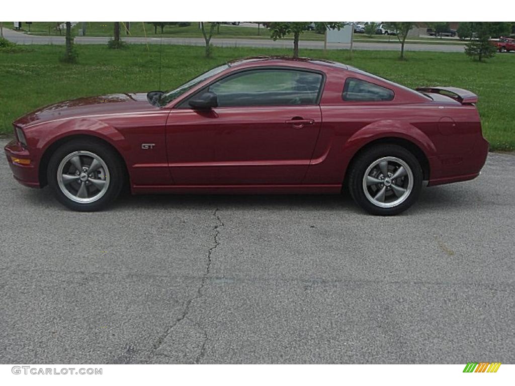 2005 Mustang GT Premium Coupe - Redfire Metallic / Dark Charcoal photo #10