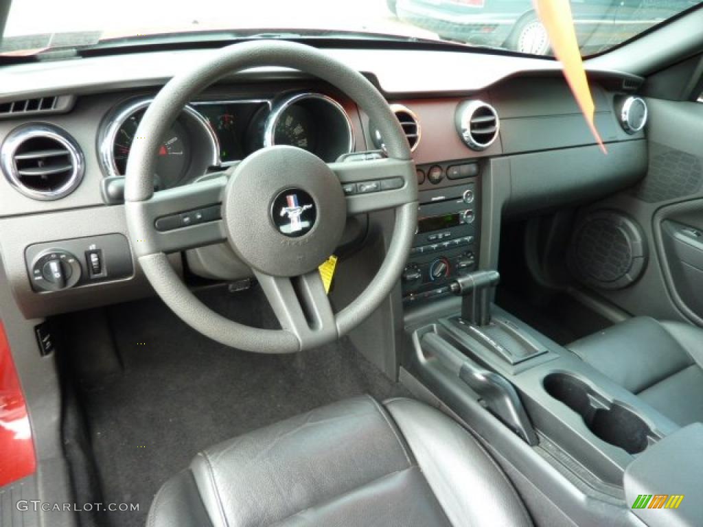 2008 Mustang V6 Deluxe Convertible - Dark Candy Apple Red / Dark Charcoal photo #11