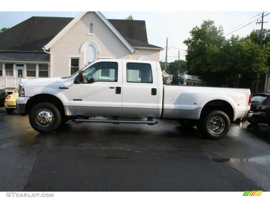 2005 F350 Super Duty XLT Crew Cab 4x4 Dually - Oxford White / Medium Flint photo #2