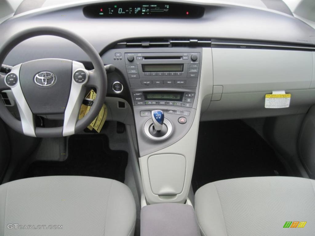 2010 Prius Hybrid III - Blizzard White Pearl / Misty Gray photo #10