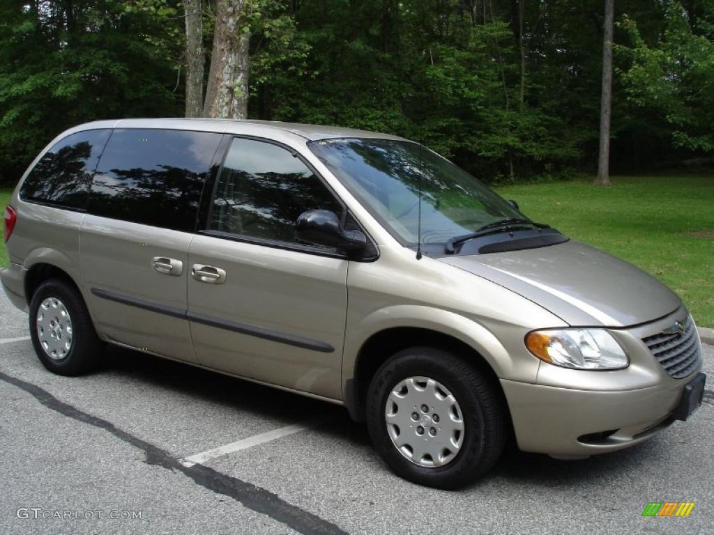 2002 Voyager LX - Light Almond Pearl Metallic / Sandstone photo #1