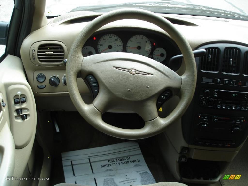 2002 Voyager LX - Light Almond Pearl Metallic / Sandstone photo #31