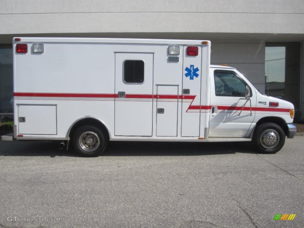 1997 E Series Cutaway E350 Ambulance - Oxford White / Medium Graphite photo #2