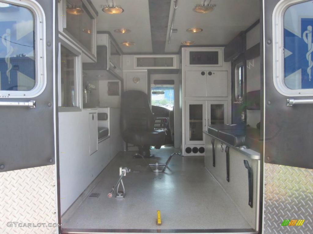 1997 E Series Cutaway E350 Ambulance - Oxford White / Medium Graphite photo #4