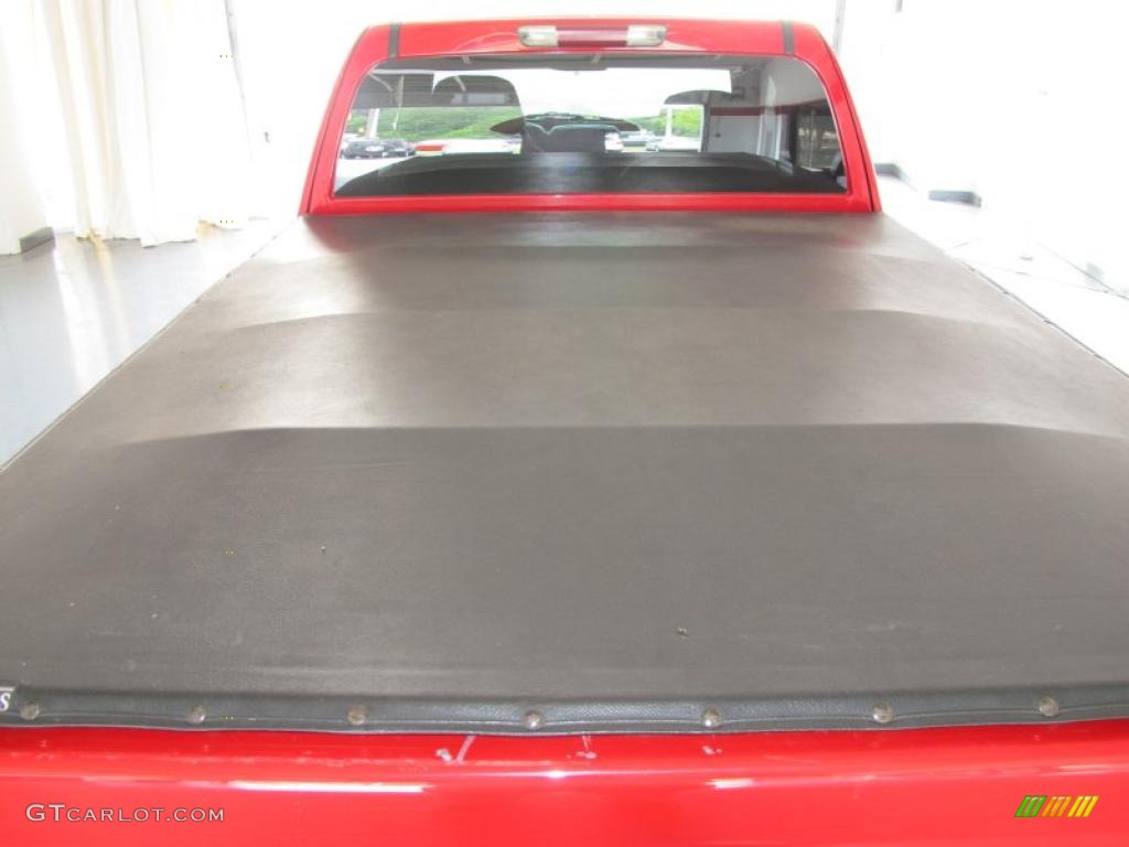 2005 Colorado LS Extended Cab - Victory Red / Medium Dark Pewter photo #22