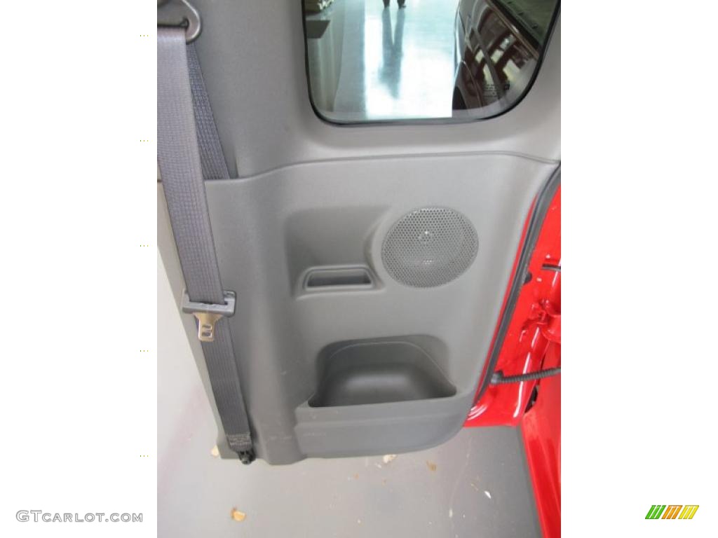 2005 Colorado LS Extended Cab - Victory Red / Medium Dark Pewter photo #24