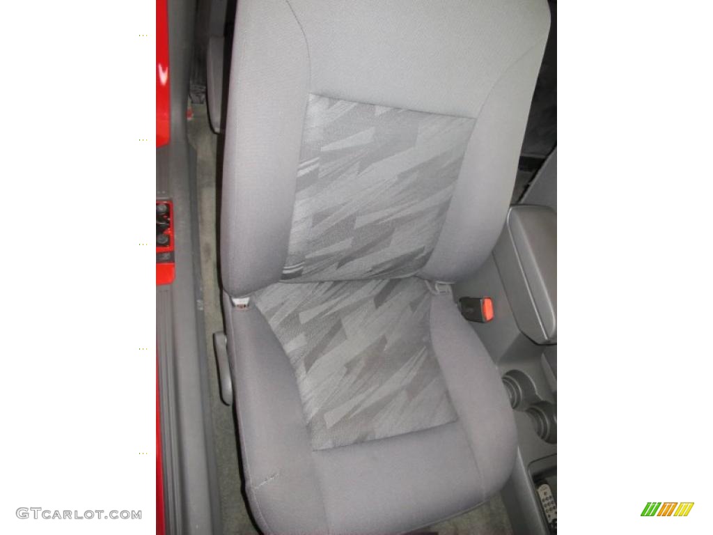 2005 Colorado LS Extended Cab - Victory Red / Medium Dark Pewter photo #29