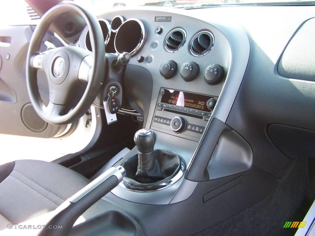 2008 Solstice Roadster - Pure White / Ebony photo #12