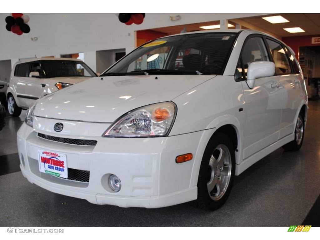 2004 Aerio SX Sport Wagon - White Pearl / Black photo #3