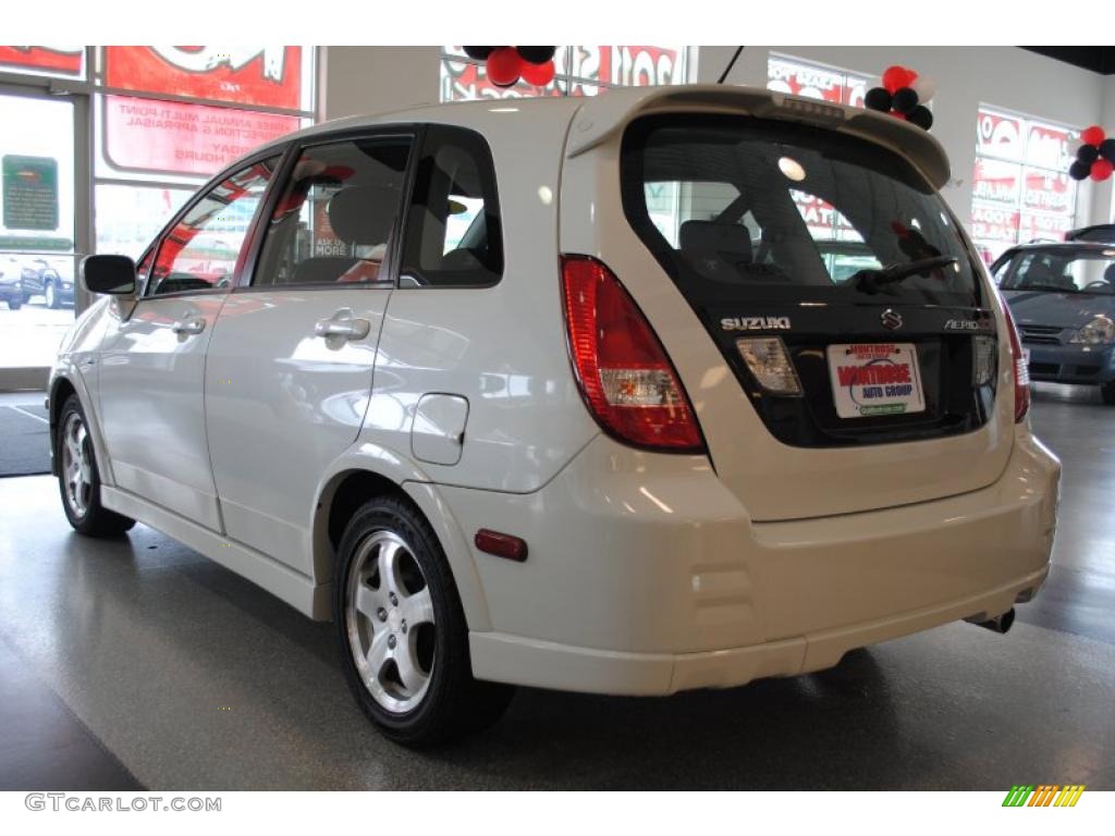 2004 Aerio SX Sport Wagon - White Pearl / Black photo #5