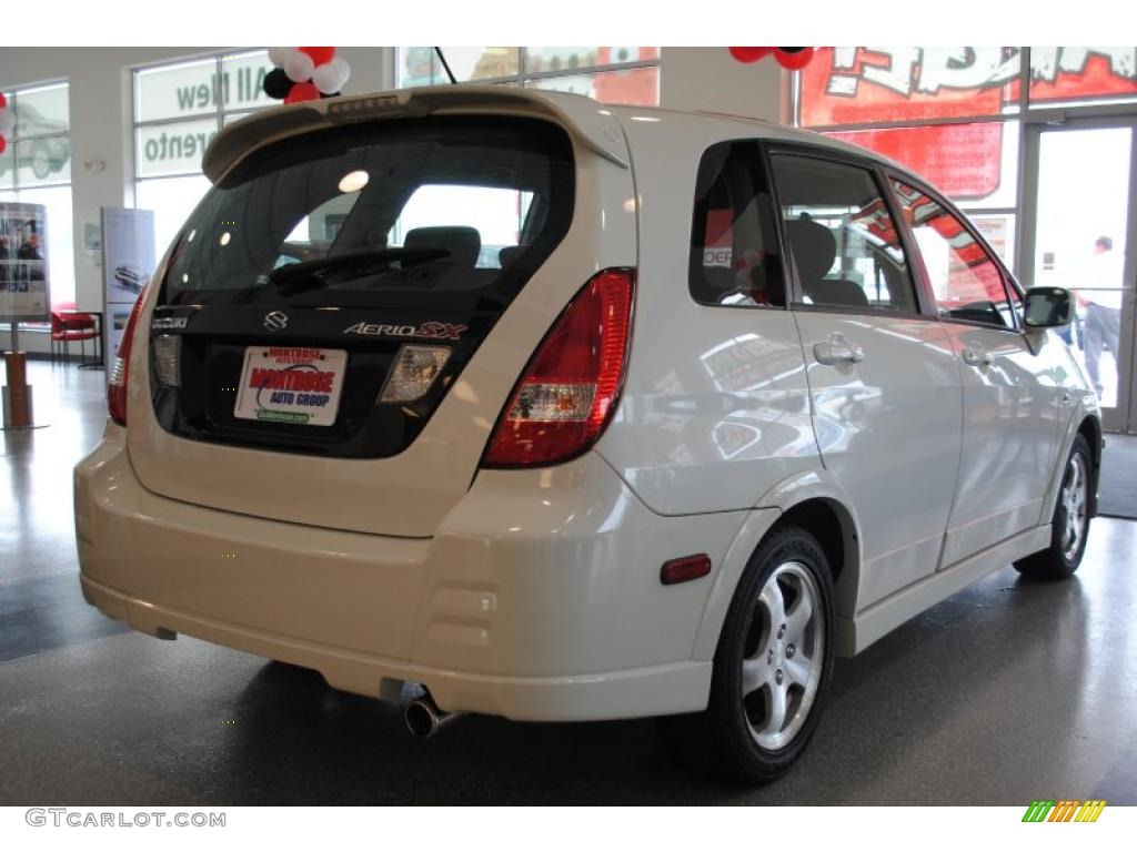 2004 Aerio SX Sport Wagon - White Pearl / Black photo #8