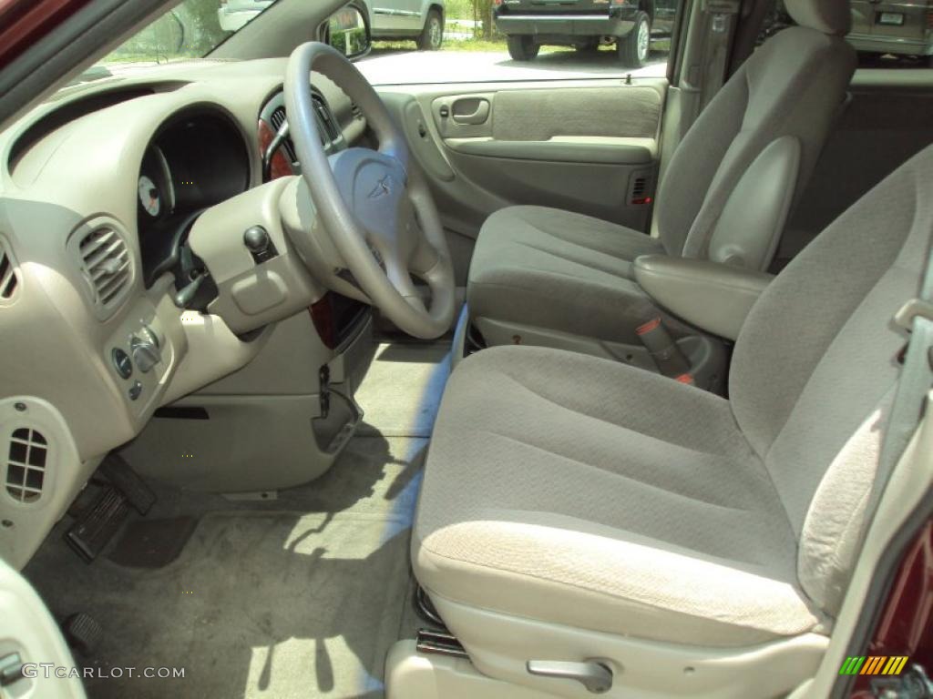 2001 Town & Country LX - Dark Garnet Red Pearl / Taupe photo #4