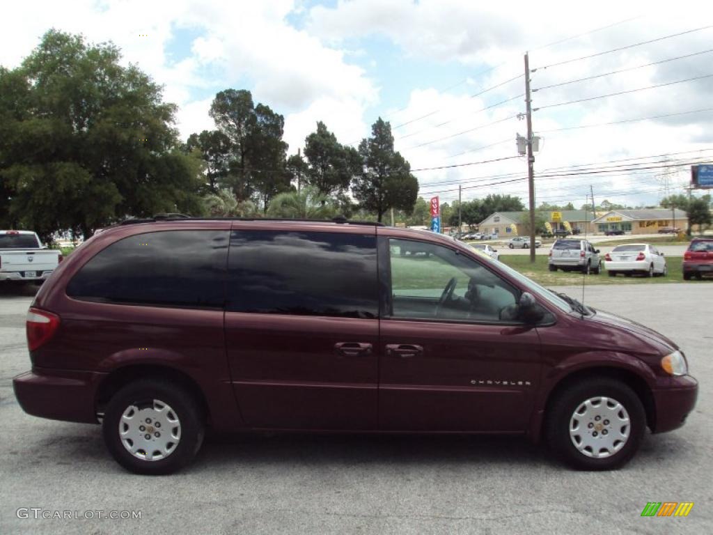 2001 Town & Country LX - Dark Garnet Red Pearl / Taupe photo #10