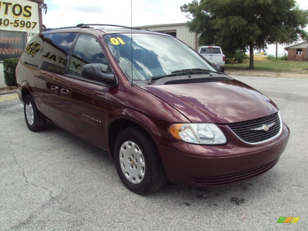 2001 Town & Country LX - Dark Garnet Red Pearl / Taupe photo #11