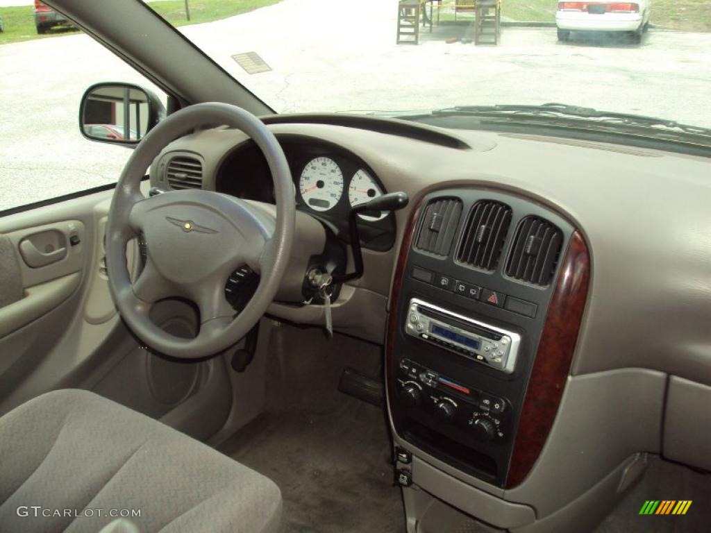 2001 Town & Country LX - Dark Garnet Red Pearl / Taupe photo #12
