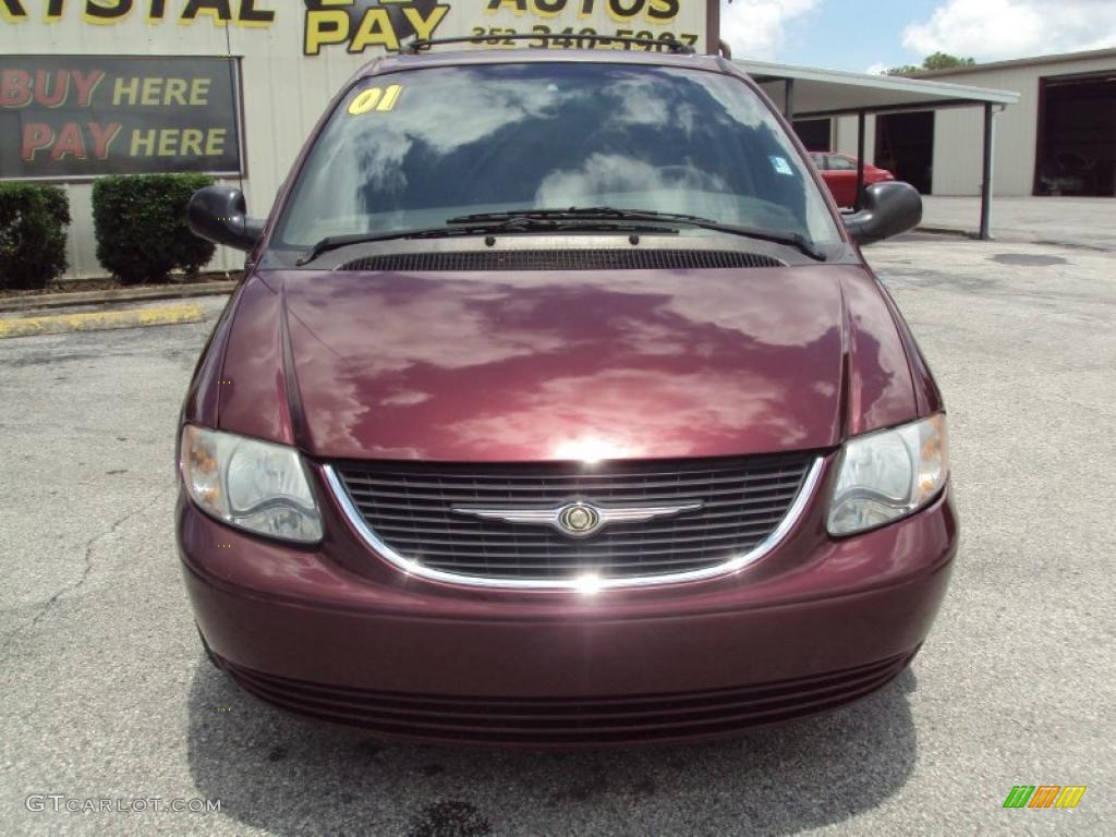 2001 Town & Country LX - Dark Garnet Red Pearl / Taupe photo #14